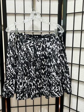 LOFT BLACK AND White Printed A-Line Women's MINI FLARED  Skirt SIZE 2